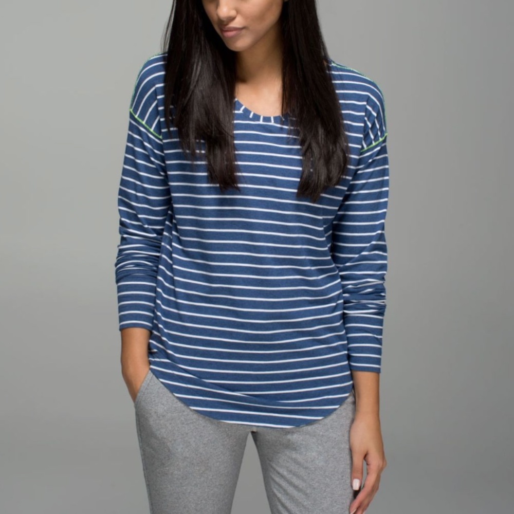Lululemon Weekend Long Sleeve Top in Lux Indigo and White Women's size 8